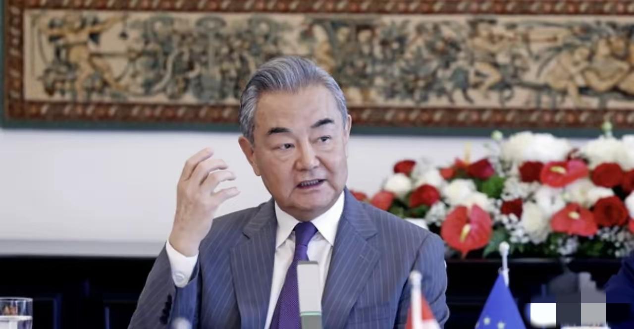 法国总统还没来，电话先打来了

不是求救，是求合作。

11月27日，法国总统外