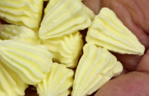 1952年，我国从前苏联引进了20克珍贵的蛔蒿种子，并把它们分成4份，在专人保护