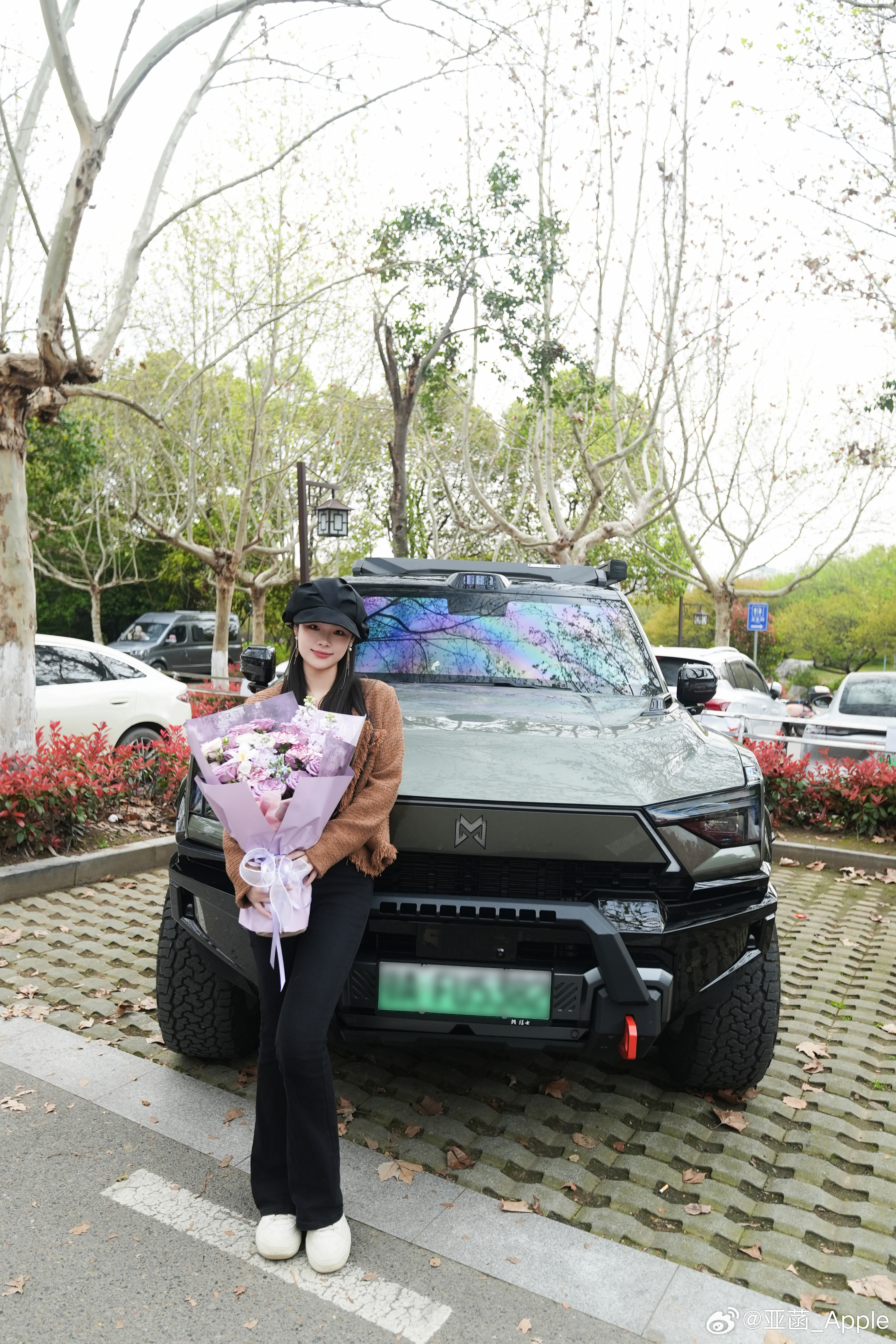 猛士M817提车五个多月后 我的加班姐妹终于坐上我的车周末接加班姐妹下班还给她准