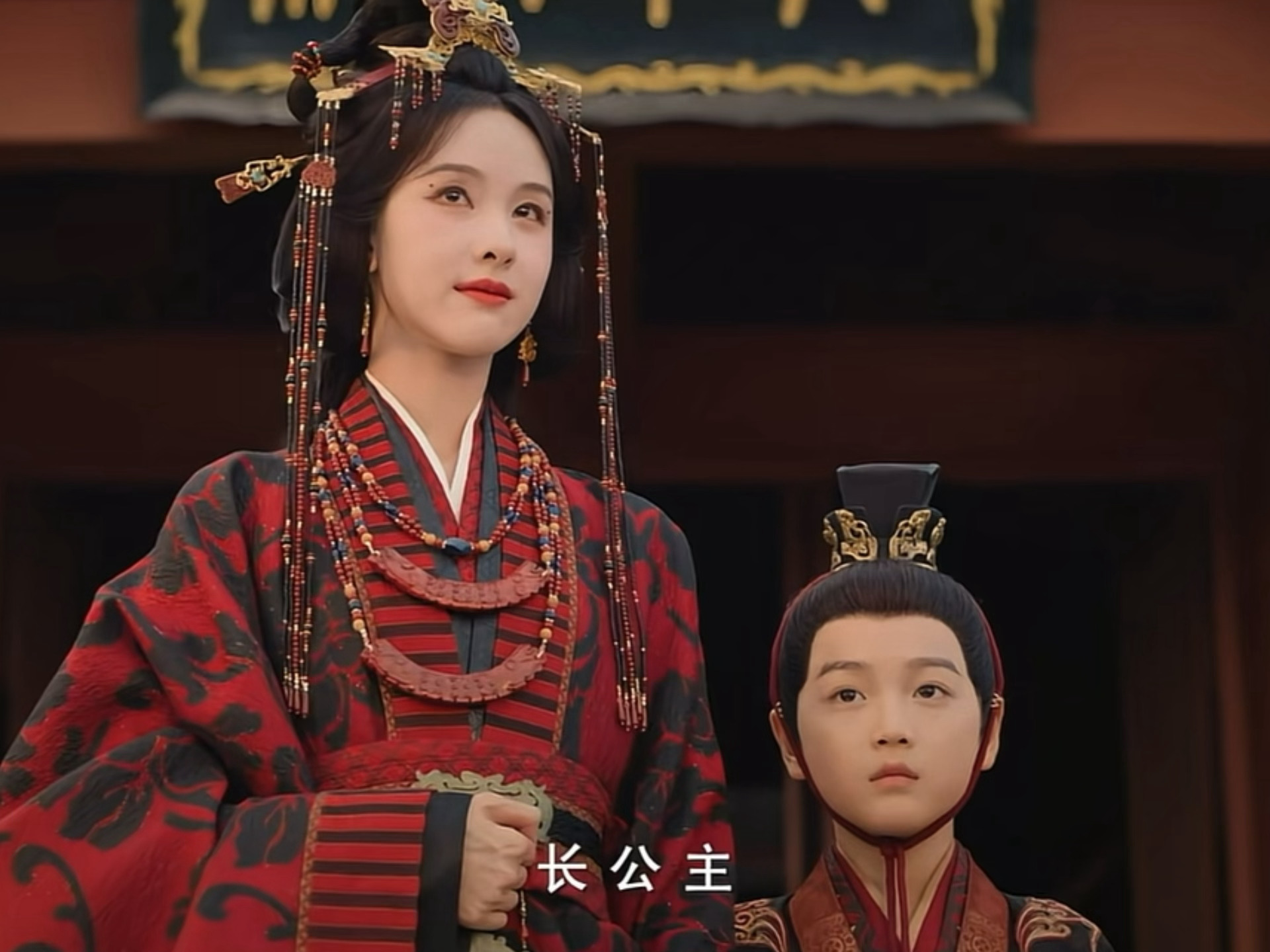 翘楚这版预告好多了，陈都灵海报位置也突出了，分得清主次了，预告主线围绕楚朝明显更