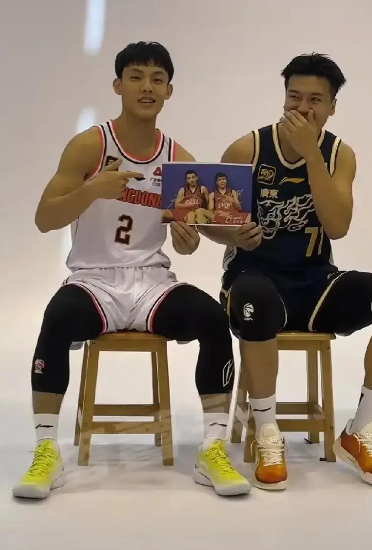 广东专收淘汰的？

加盟广东宏远的黄荣奇很多人怀疑他为什么跟徐杰那么好？学到最好