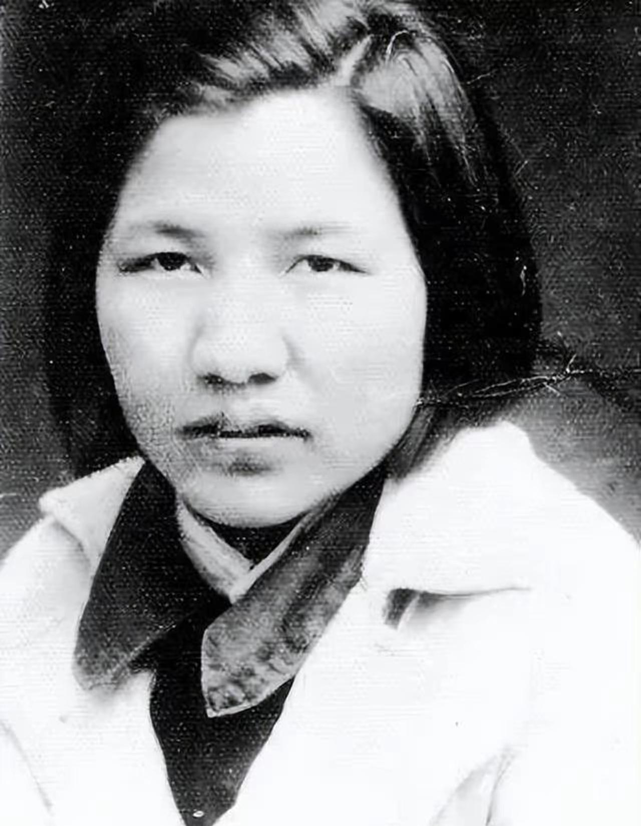 毛主席的侄女毛远志

1990年夏天，北京协和医院。毛主席的侄女毛远志，安安静静