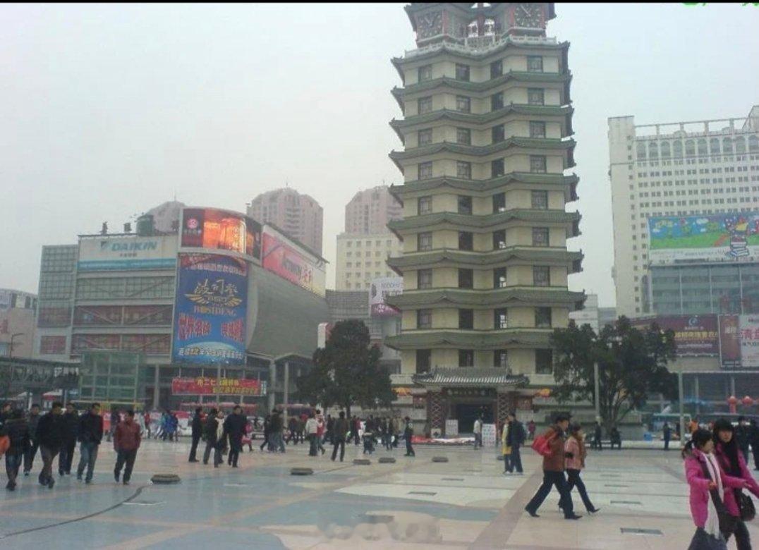 翻到一张老照片，08年的郑州二七塔