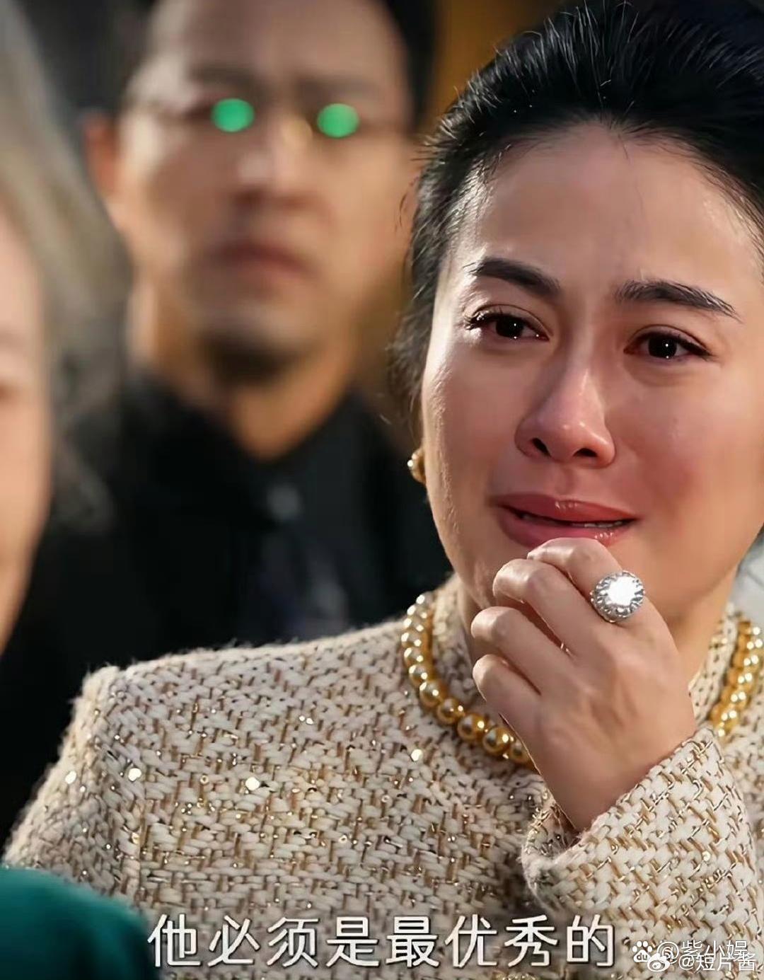 这哭谁抵得住啊，瞬间把其他人的光都灭了！ 