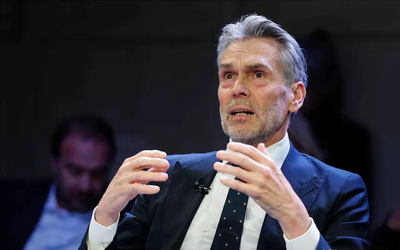 光刻机没用了，荷兰太冤了？
美国一纸命令，荷兰就果断切断了对我们的光刻机出口。他