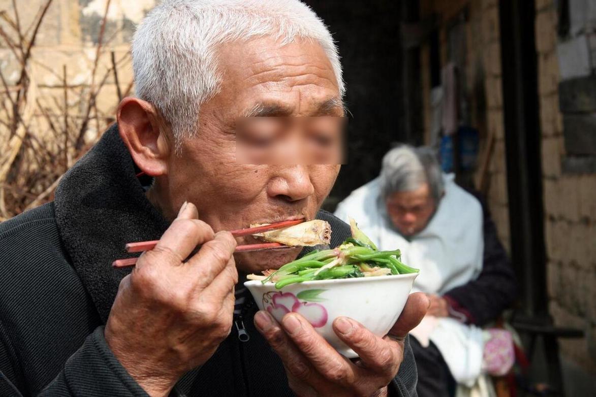 饭量与寿命密切相关？经常每天只吃2顿饭的人，全因死亡风险增加

店里的老板周师傅