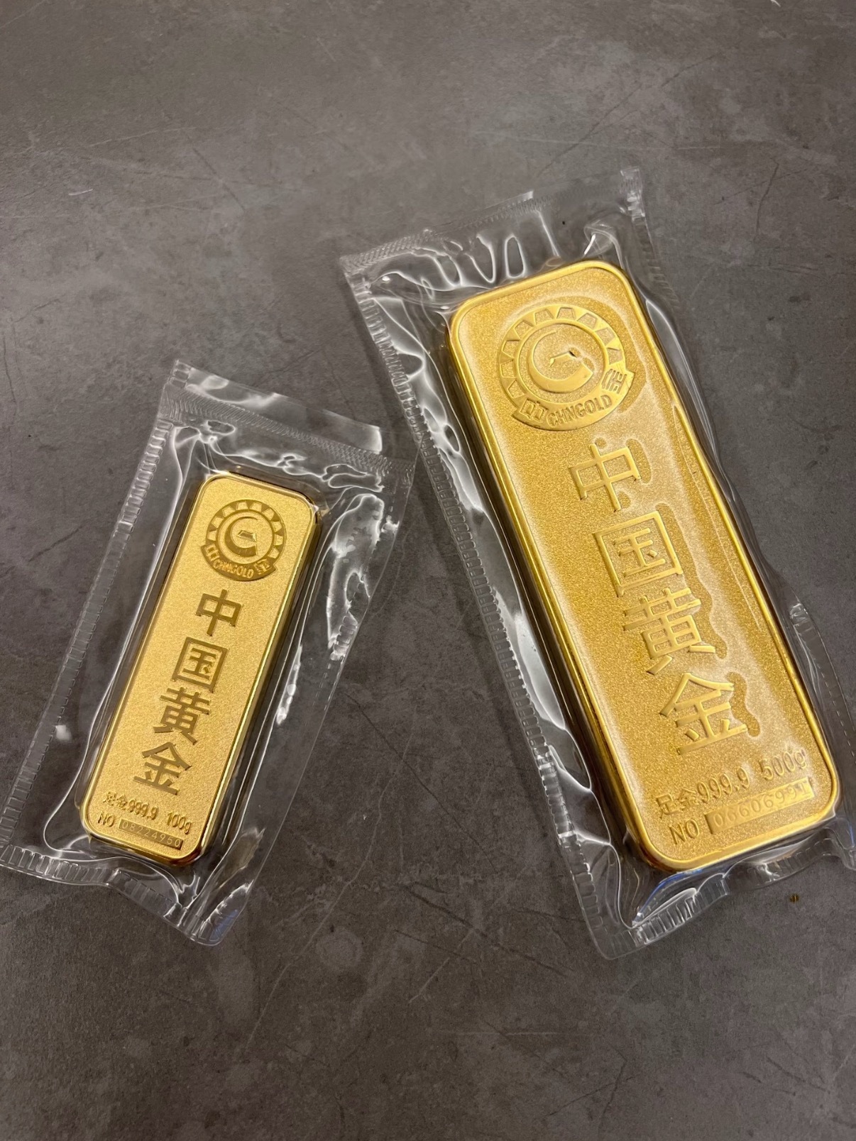 金银价格大涨很久没关注金价，看到这个消息给我激动坏了。但是，涨几块叫大涨？我可是