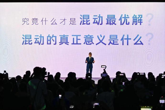 没看懂，怎么这年头的混动还有以把电池做小为荣的？是不是油电分离，是消费者真正关心
