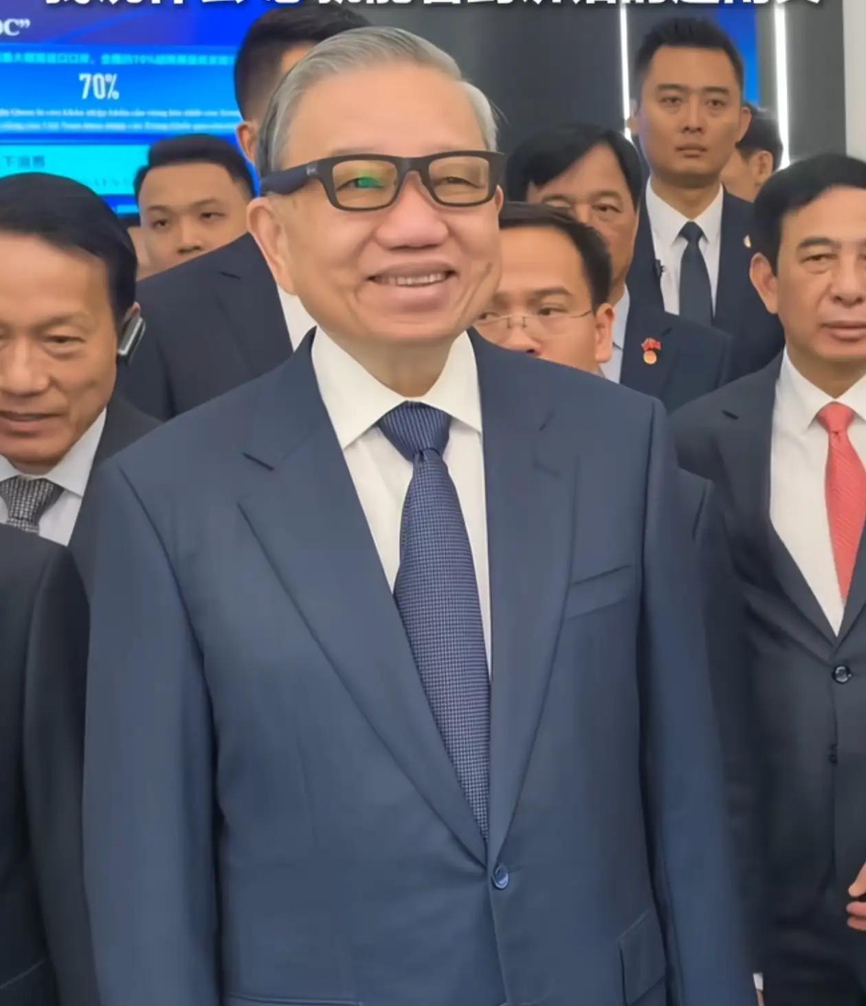 一副智能眼镜，照出中越科技的真实差距

一副智能眼镜让苏林看到了越南与中国的差距