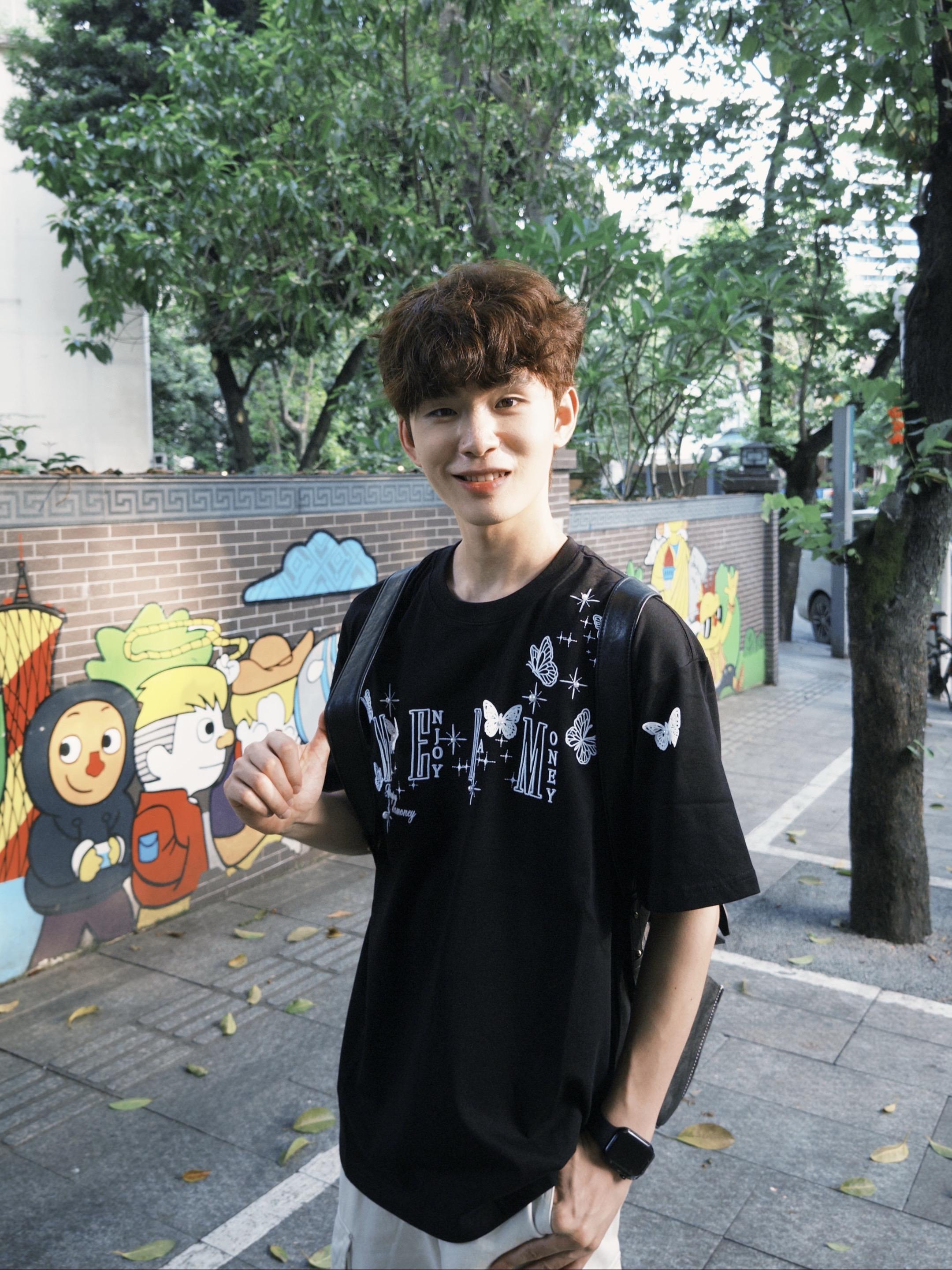 明明不是下雨天 却淋湿双眼