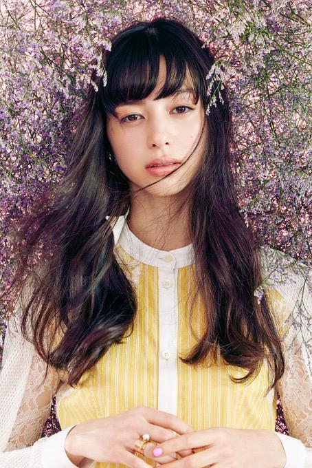 2018年，摄影师奥山由之镜头下的中条彩未。 