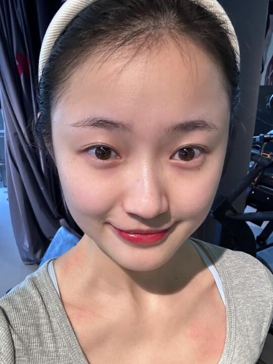 29岁素颜擦个口红刚刚好