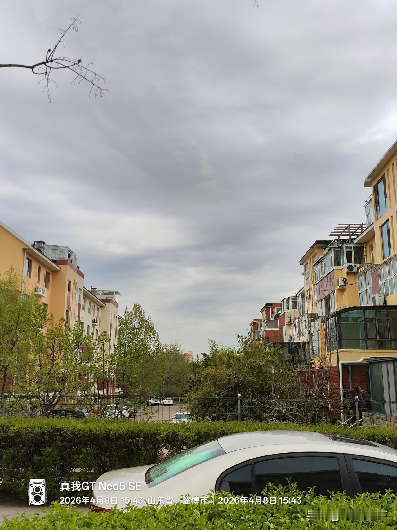 淡定从容的最高境界，大概就是心静如水、云淡风轻，看淡生死。

年少时我们总想赢，