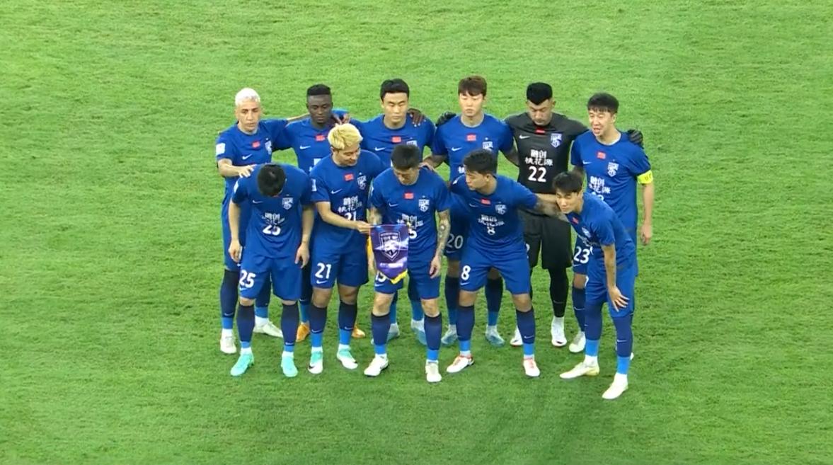 2-1，武汉三镇亚冠首胜！球迷不开心：丑陋的胜利，11打9像9打11
武汉三镇在
