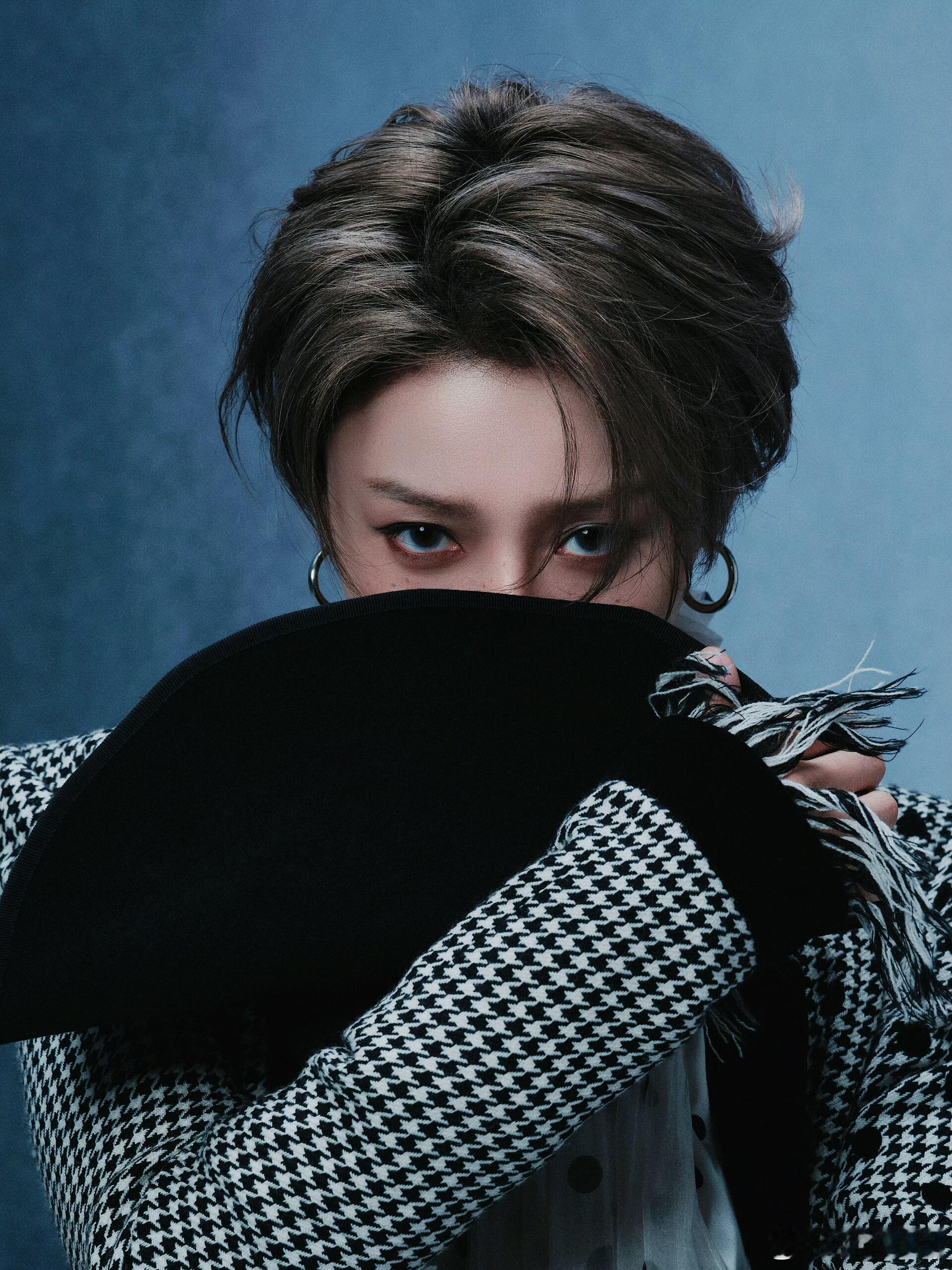 尖叫之夜明星造型出图 刘雨昕 2025爱奇艺尖叫之夜造型，身穿Ronald va