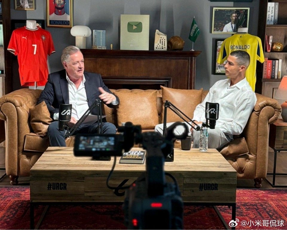 英国知名主持摩根今日放出了C罗专访的一则预告片，在预告中C罗谈到了乔治娜、已故国