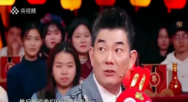 你们敢信吗？

当年在春晚上把《对面的女孩看过来》唱得甜进人心坎的任贤齐，下了台