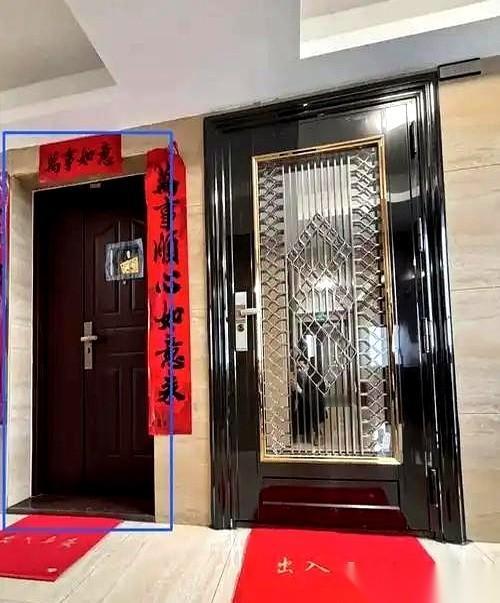 我今天下班回家，在楼道里傻站了五分钟。
真的，就五分钟，一动没动。
隔壁新邻居，