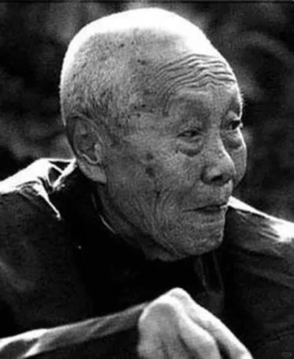 孙耀庭是中国最后一位太监。他之所以进宫当太监，完全是因为贫困。父母生了...