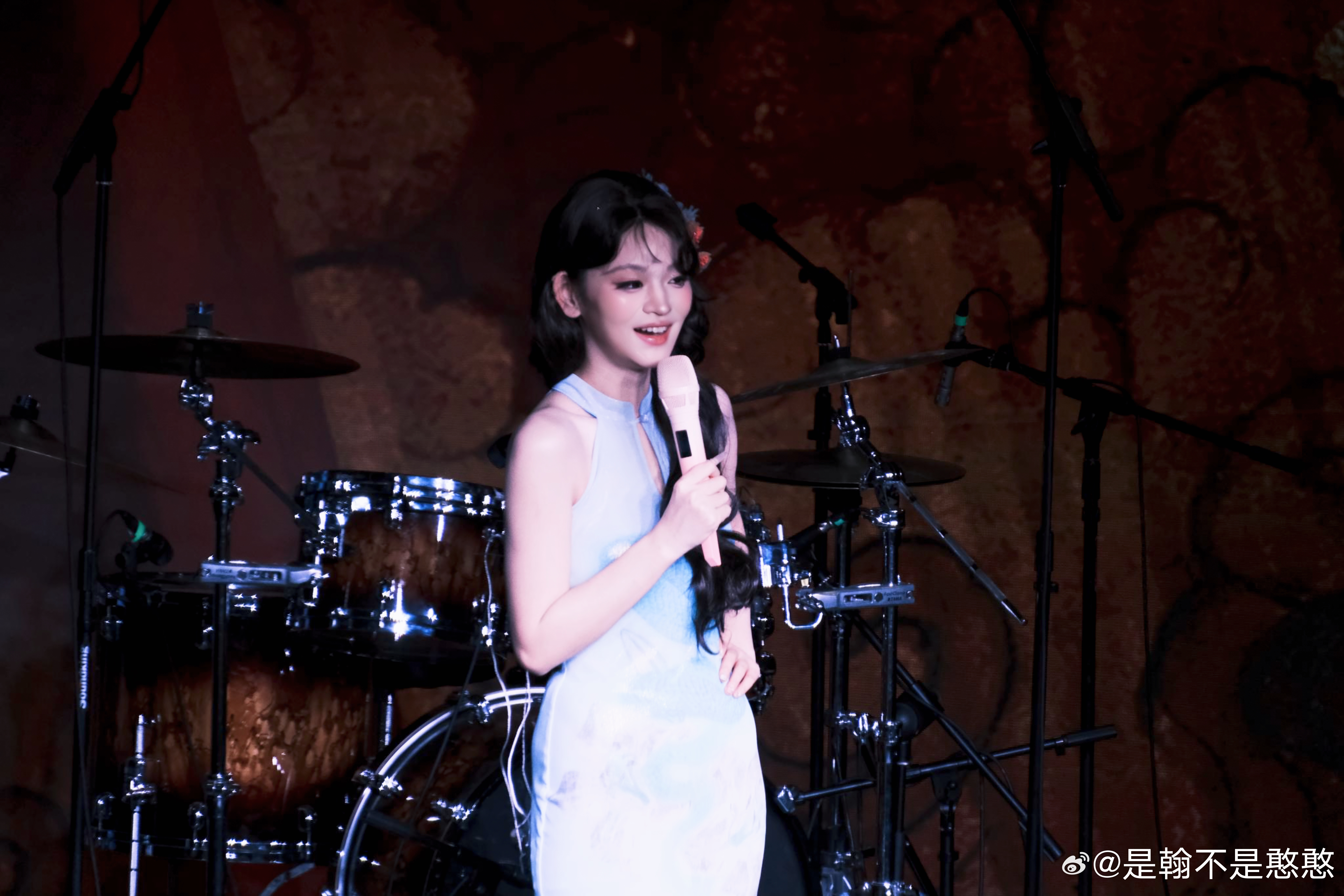 昨天去看好朋友演出了姐们儿太稳了（想把她麦🎤偷走） 