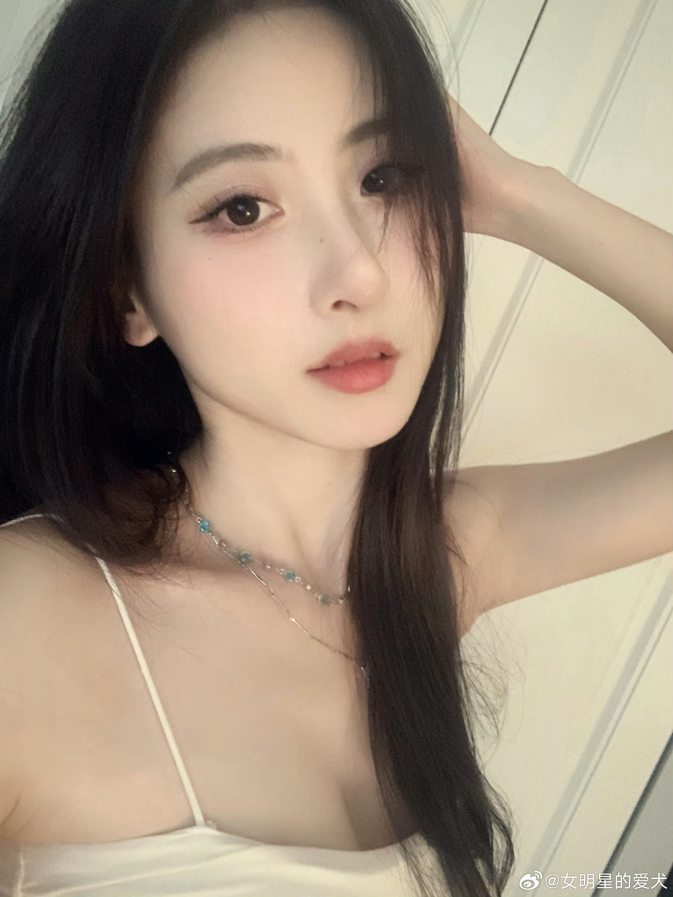 LPL解说鼓鼓真反差 