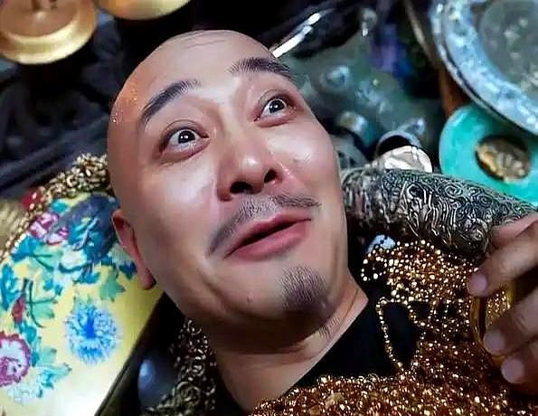 “演什么像什么”才是真本事。
吴樾在《地下交通站》里是智勇双全的蔡水根，到了《大