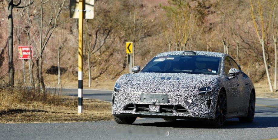 12月16日，汽车媒体大V爆料小米汽车新一代SU7车型将于2026年二季度上市，