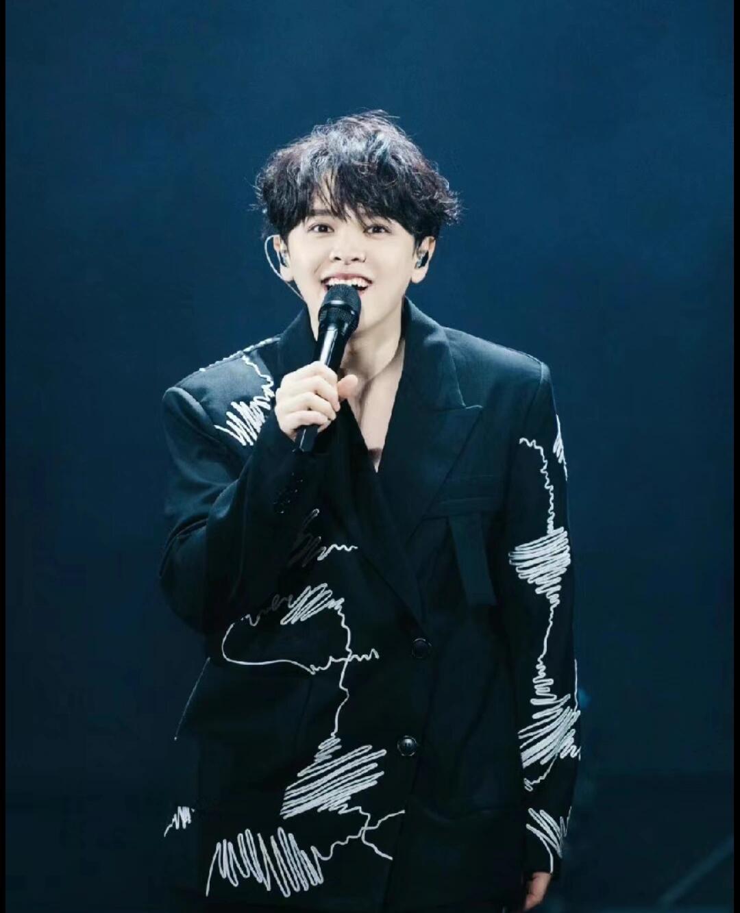 #尤长靖披哥史上最年轻总冠军#不得不感叹尤长靖的粉丝真的吃的很好喜欢尤长靖也是很