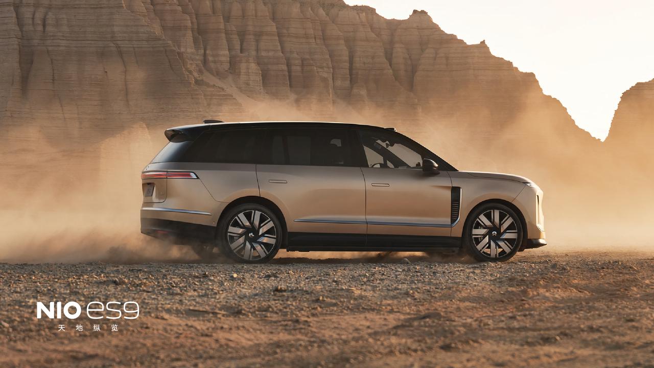 还得看蔚来。ES9首组官方图片发布，细节拉满啊，blingbling的日行灯，侧