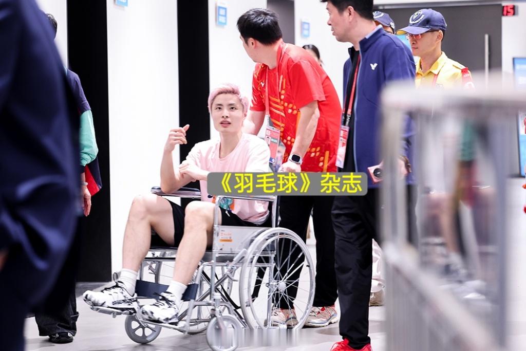 石宇奇回应受伤：“3比3那个球，正手杀对角，起跳落地后，感觉跟腱响了一下，但没断