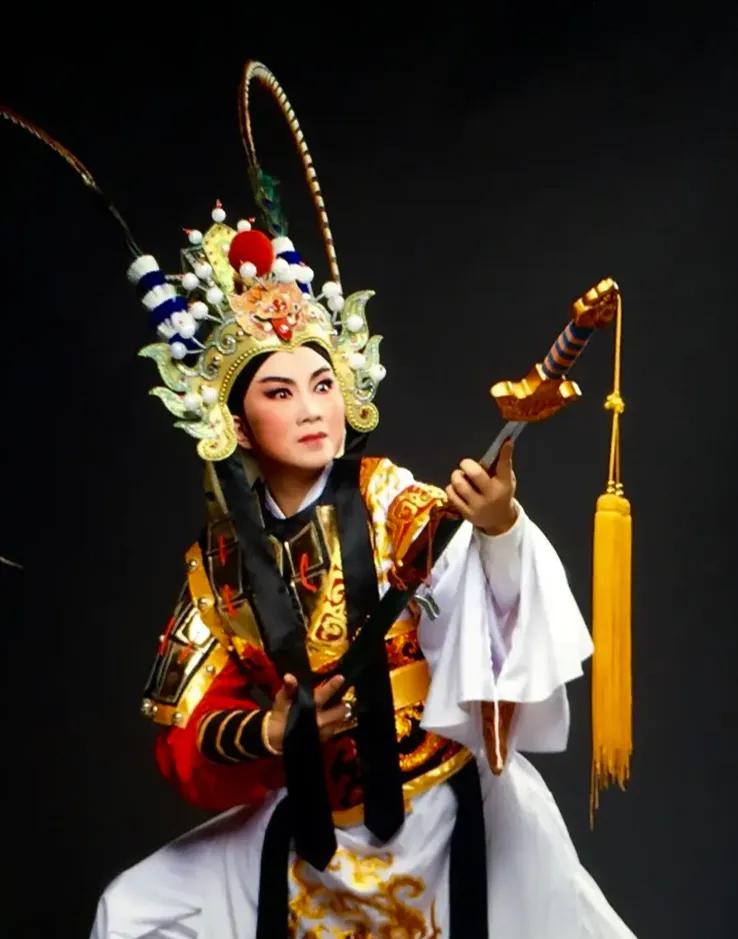 方圆天地，为头条联友对联：
夜深忽梦少年事，
更静反思过往情。