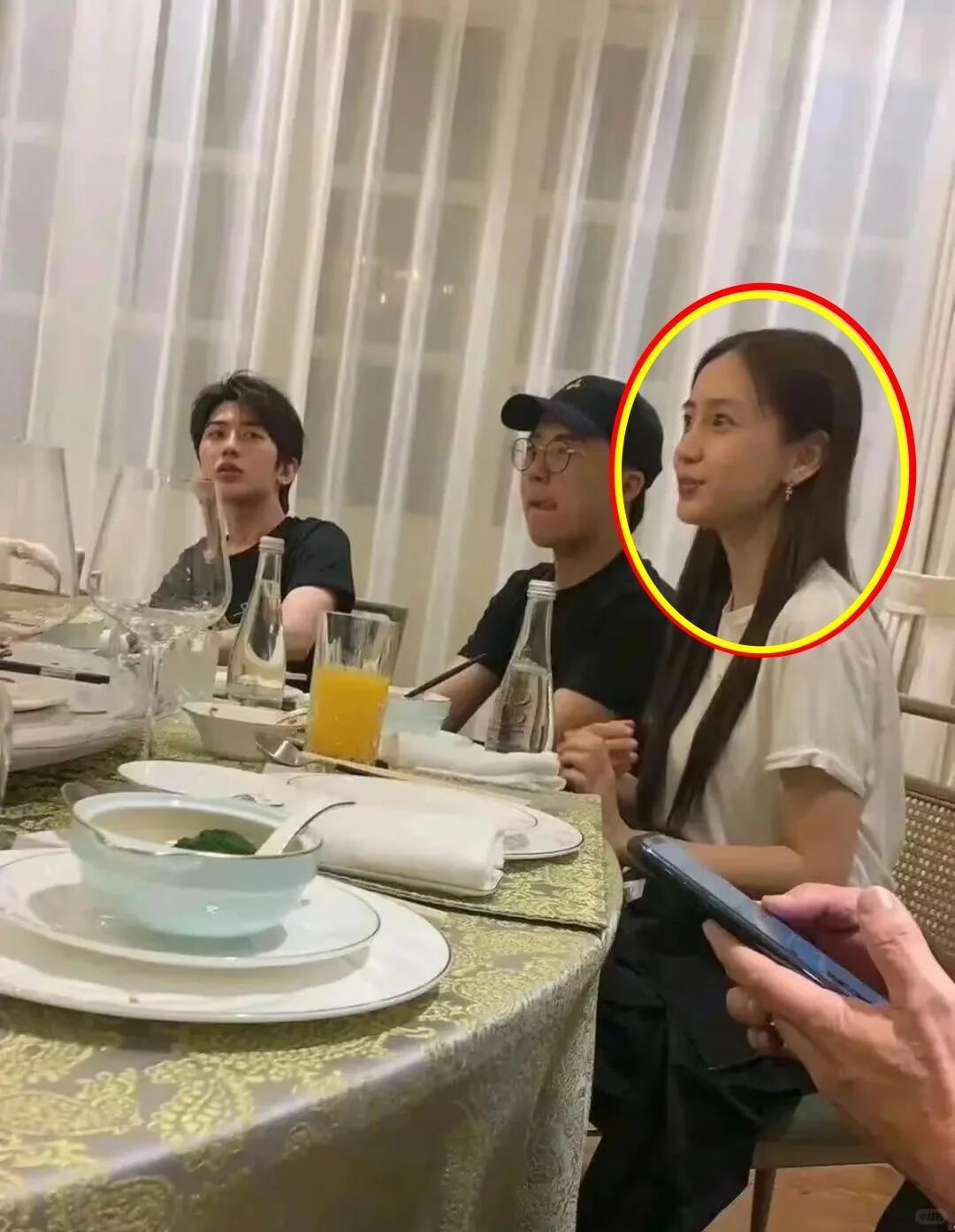 不是。。瞬间不理解黄晓明了 ​​​
