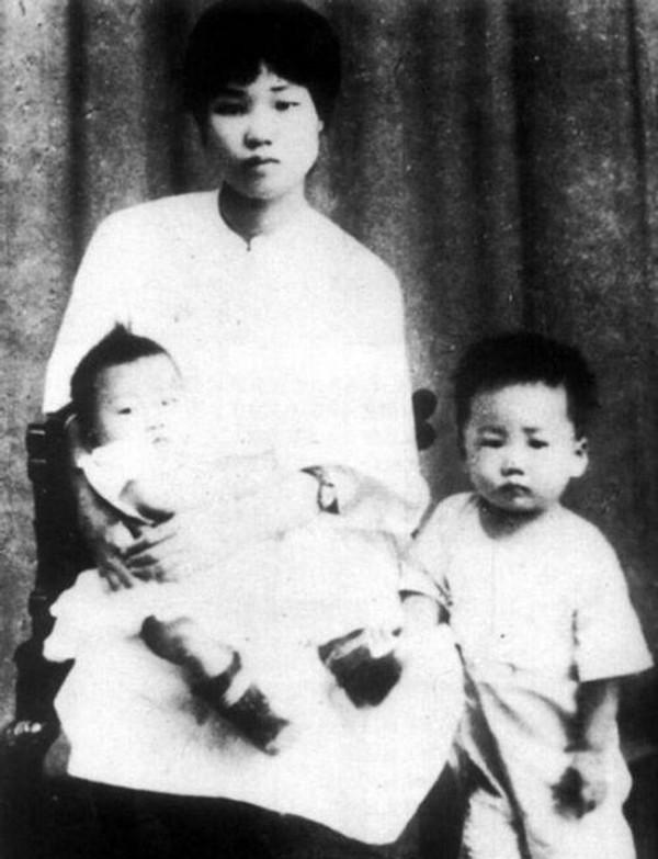 毛泽东一生拥有十位子女，除了我们熟悉的四位之外，其他孩子如今分别是什么情况？
1