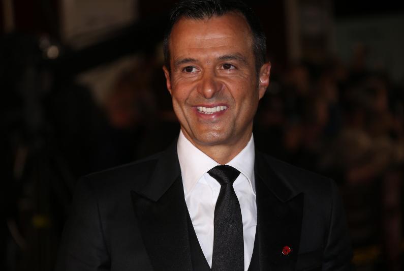 在环球足球奖颁奖典礼结束后，著名经纪人大鳄门德斯在接受葡萄牙媒体《A Bola》