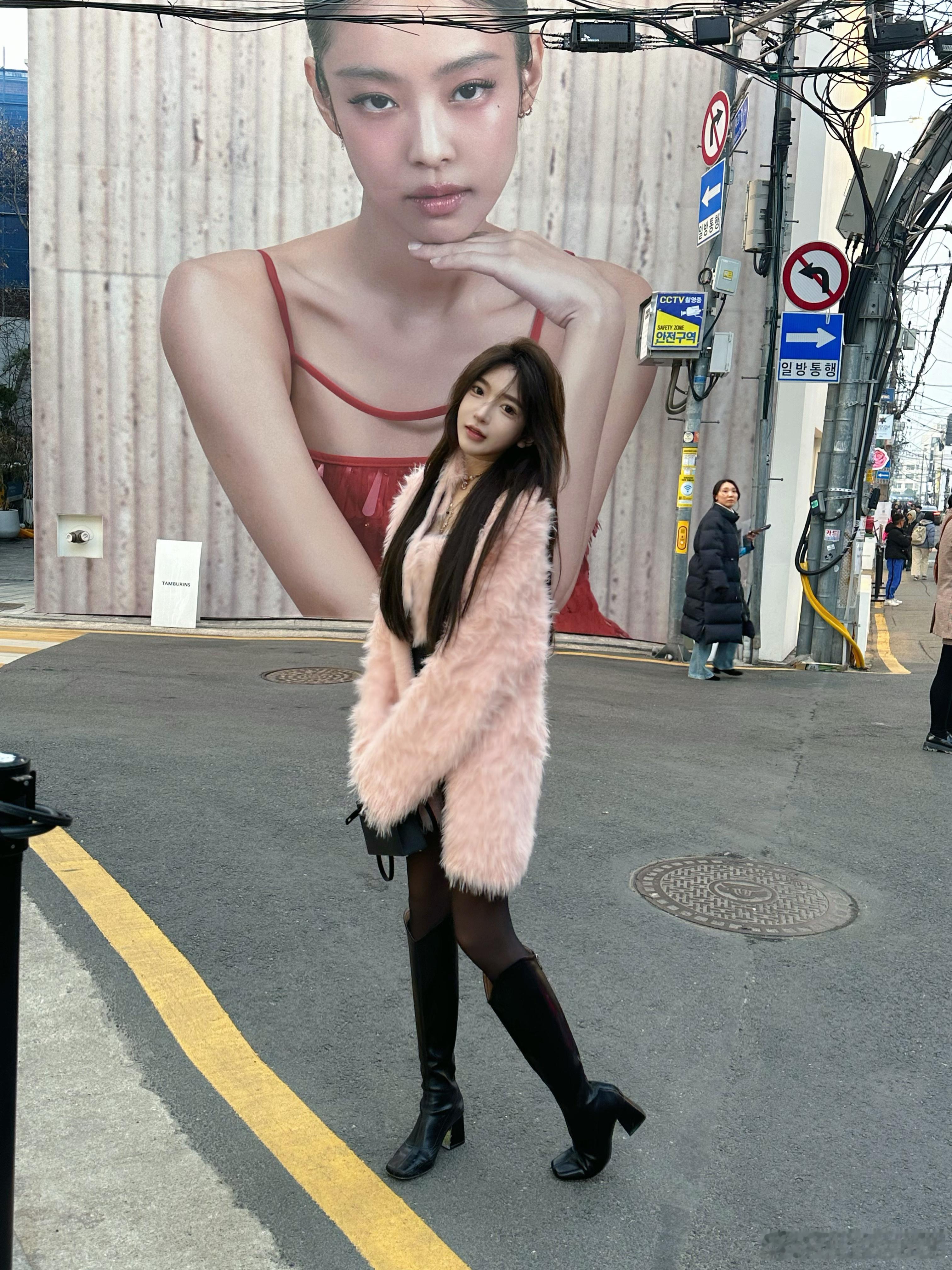 和Jennie合照咯 ​​​