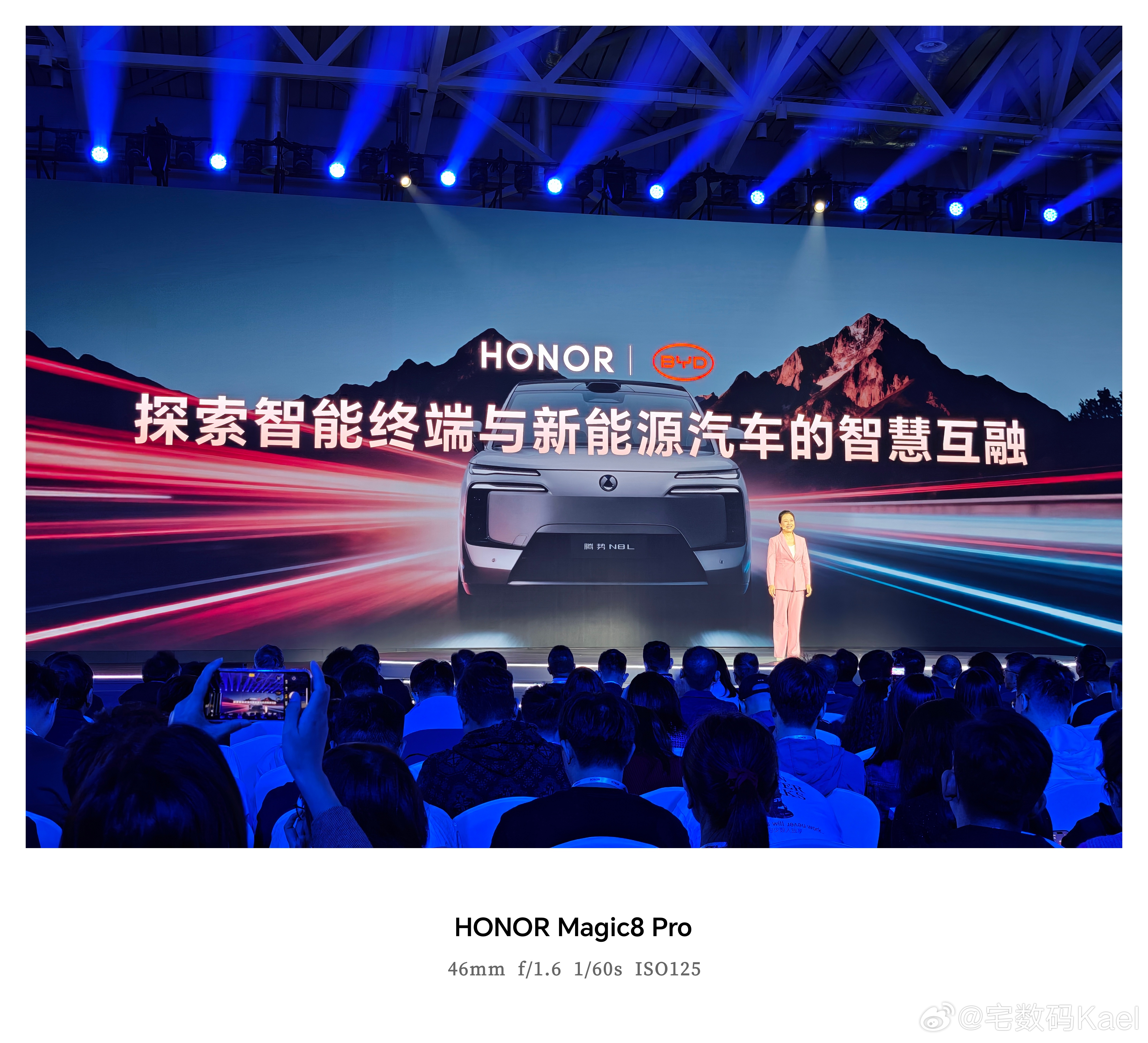 荣耀与比亚迪合作了，车型是腾势N8L。这回HGDC，讲了好多AI手机和汽车的互联