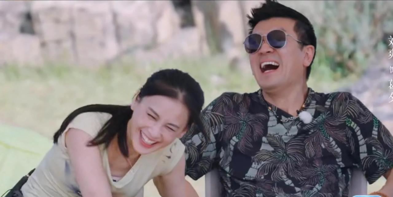 杨子：圣依就是一小屁孩！
黄圣依：我要突突你！
杨子：圣依就是身在福中不知福！