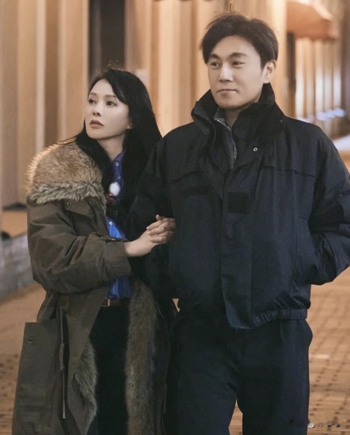 我感觉她们好多湾湾女明星说话弯弯绕绕拼命去掩饰或者美化一些东西。伊能静给我的感觉