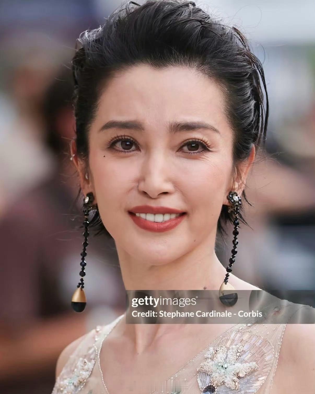 啊她怎么变成这样了李冰冰怎么做到左脸哭右脸笑的