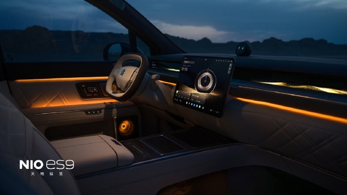 蔚来ES9 官图发布，喜欢这个内饰的设计和氛围，晚上的效果一流呀，流光溢彩的，豪