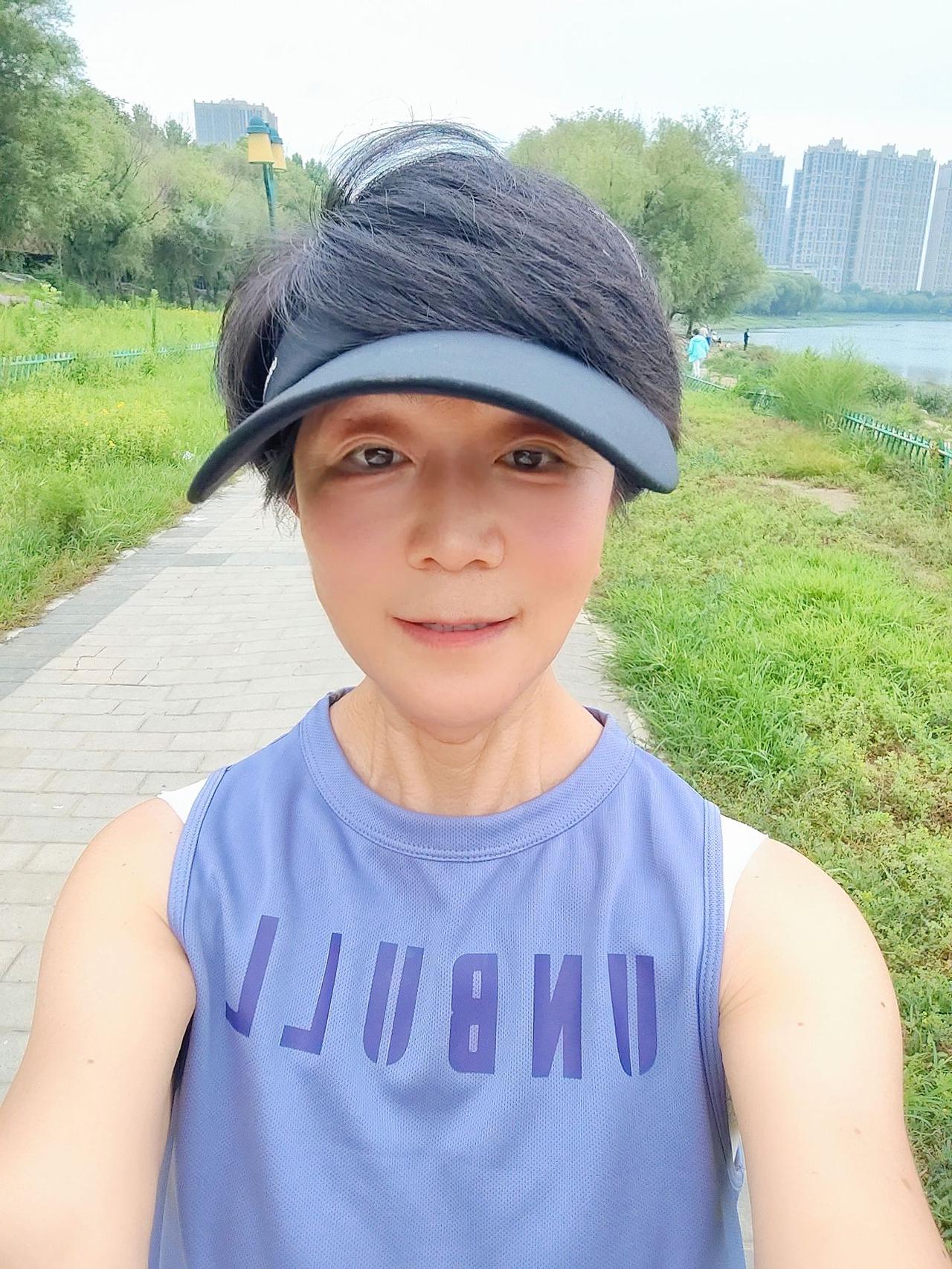 永远不要提前焦虑，生活无非是见招拆招儿，
人到了一定年龄，要懂得静而不争，万般随