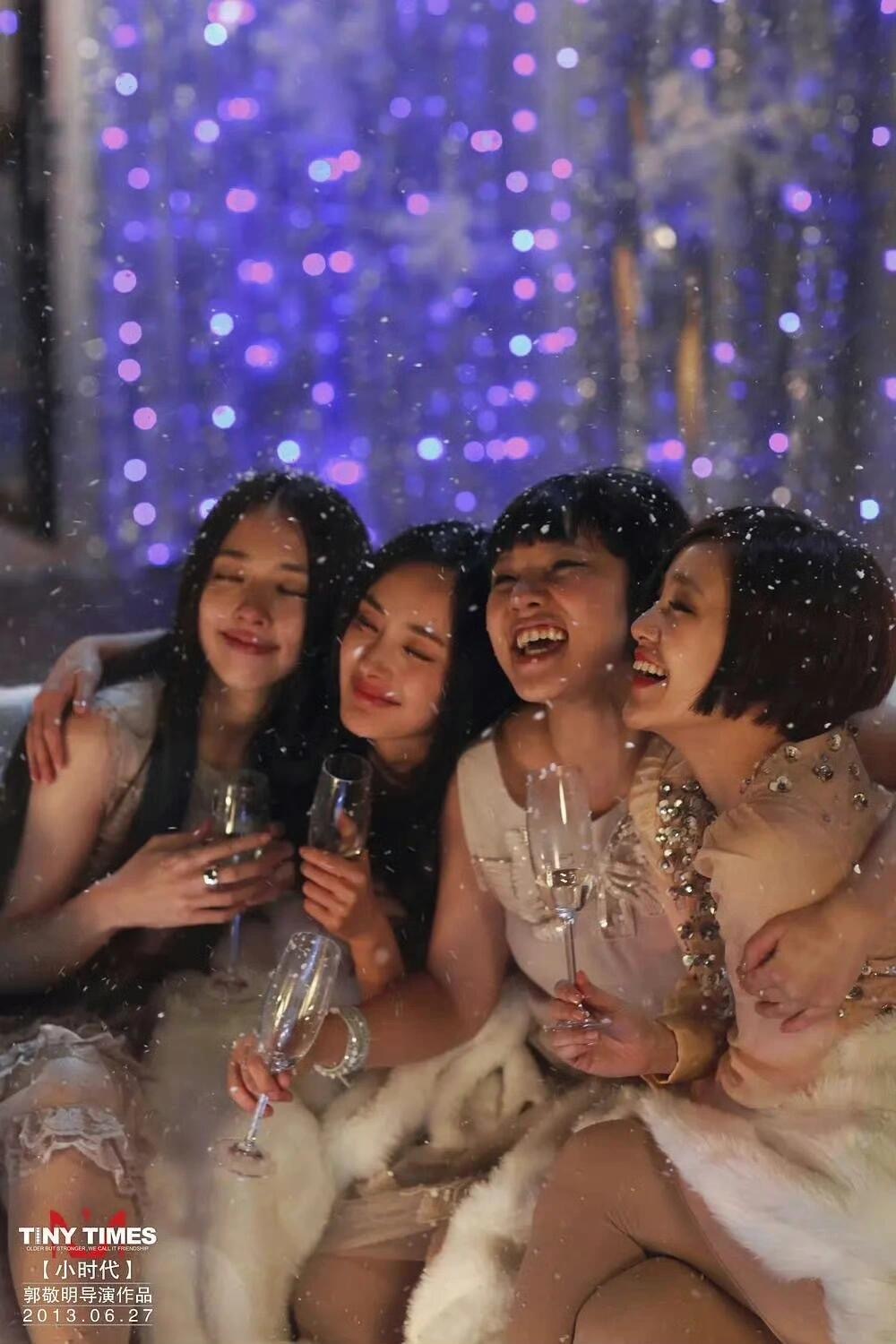 谢依霖用郭碧婷送的杯子装酱油果然是我们时代姐妹花～谢依霖把郭碧婷送的结婚礼物杯子