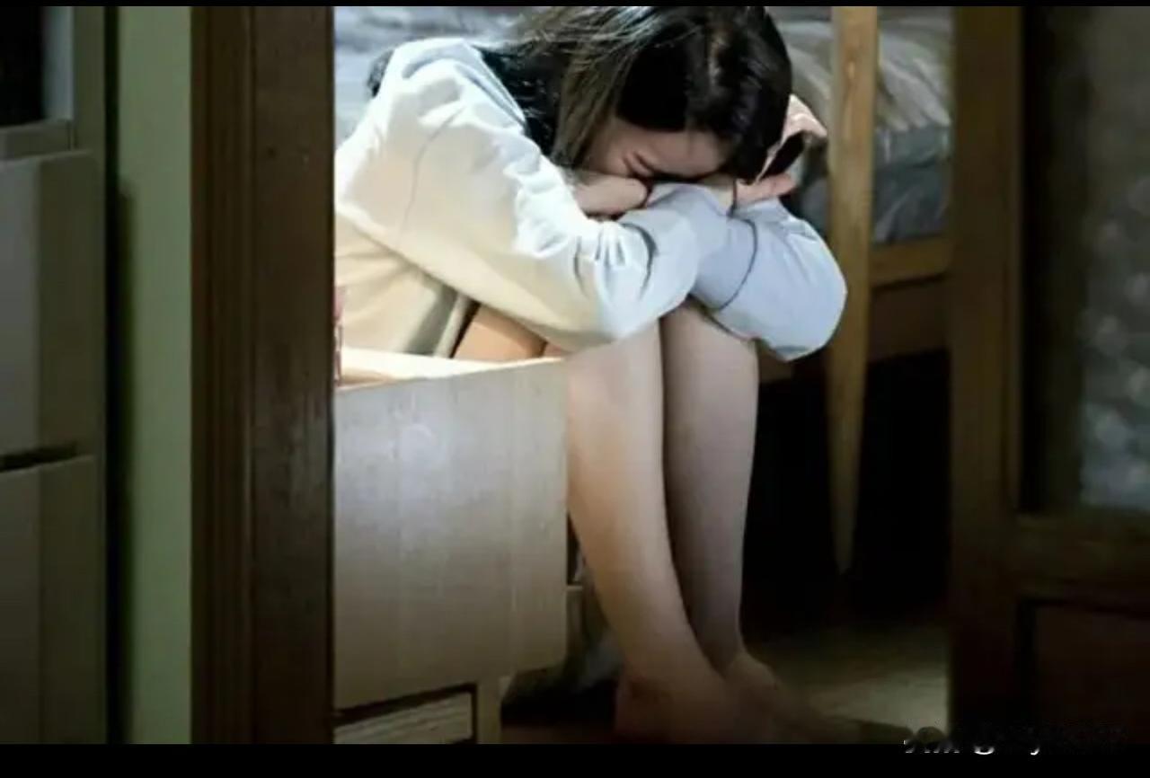 山东，小伙和朋友约网友一起吃饭喝酒，网友带了3名女子。酒后小伙和其中一名女子在酒