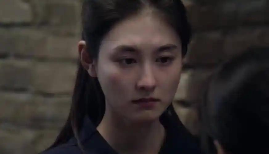 我说她怎么突然变好了？原来是憋着更坏的招呢。

《主角》里，龚丽丽的老公皮亮去剧