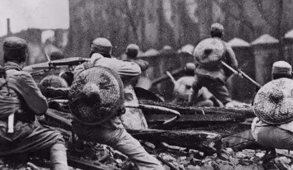 1938年，日军抵达一寺庙，映入眼帘的，是132名一丝不挂、且没了头颅的日军，为