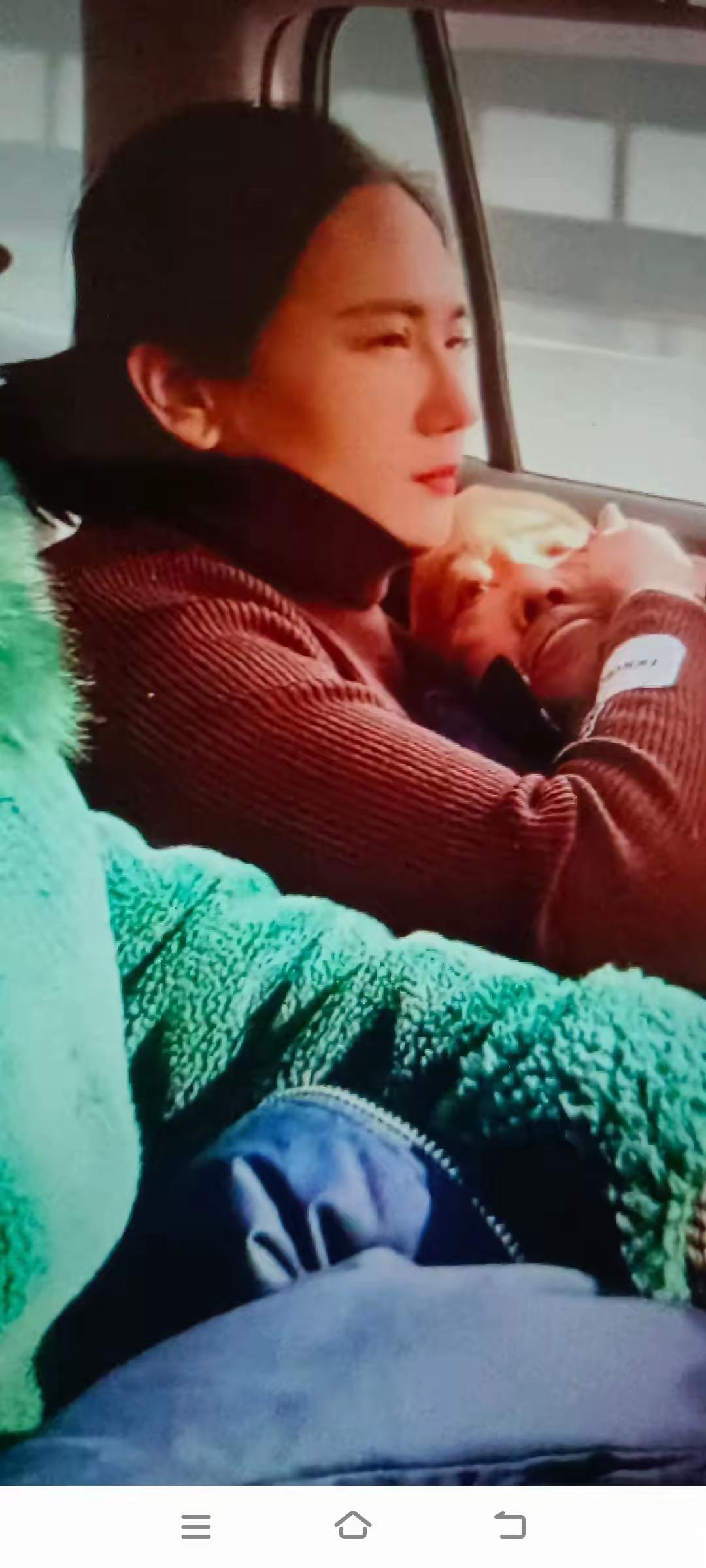 催人泪下！落叶归根。父亲在女儿家吃住20年，女儿照顾的非常好，父亲感觉自己身体越