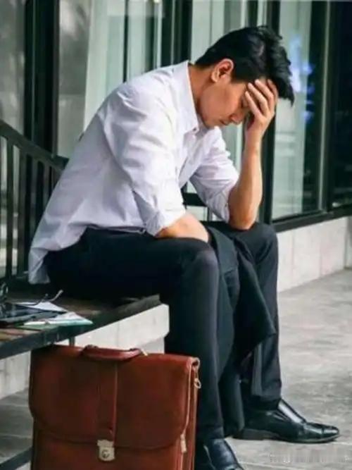 湖南长沙这事儿传出来，听的人心里都像堵了团湿棉花，喘不上气。
 
25岁的姚鹏，