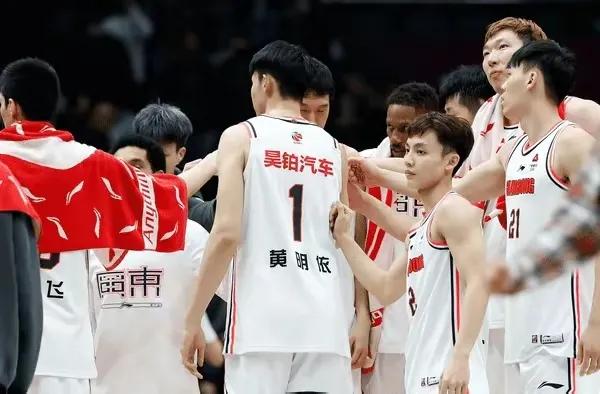 九连胜！周琦14+16，任骏飞18+8，曾凡博11+7，广东110:93击败北京