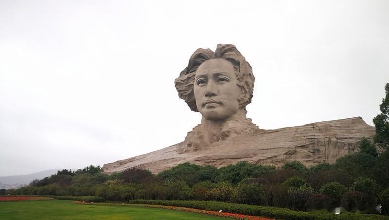 1. 星星之火，可以燎原
出自《星星之火，可以燎原》，寓意微小力量终将发展成巨大