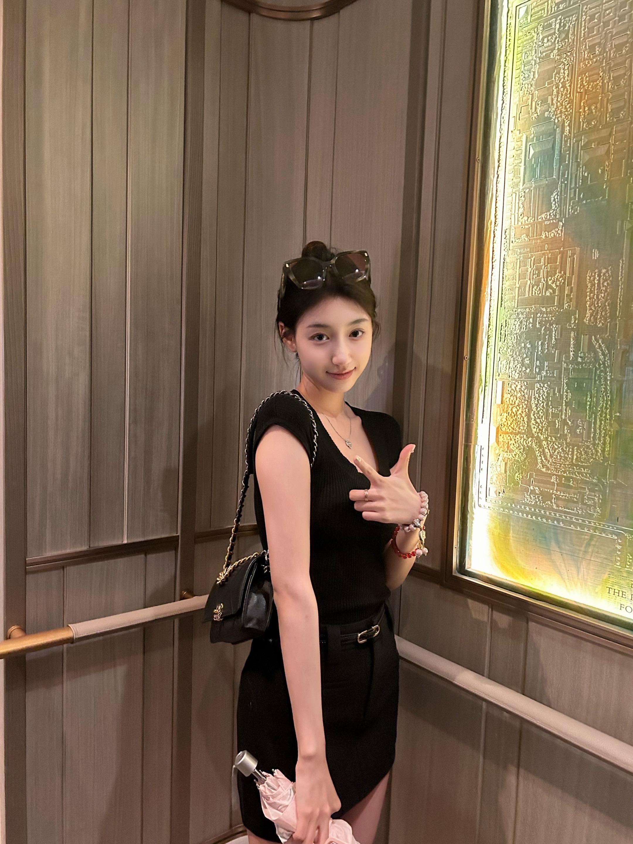 漂亮的眼睛只流幸福的眼泪。